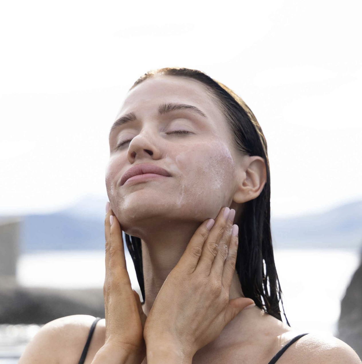 AK Pure Skin - Brightening Exfoliating Cleanser | Nettoyant exfoliant